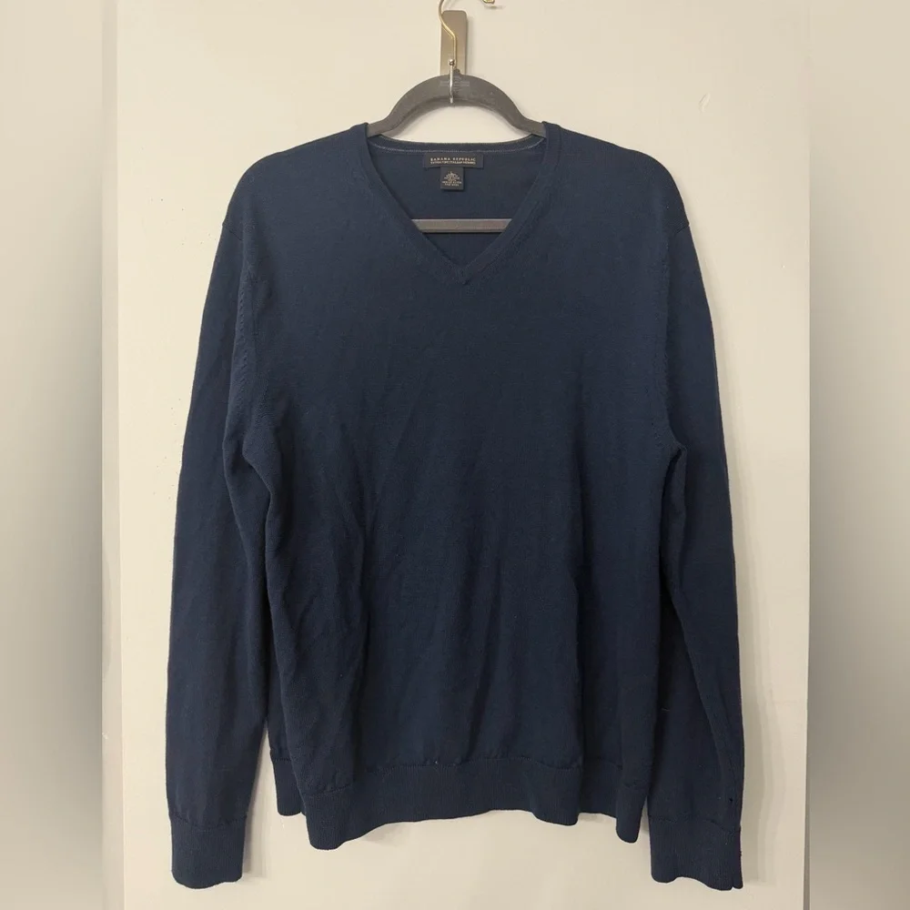 Banana Republic 100% Extra Fine Merino Wool Men’s Navy Blue V-neck Light Sweater